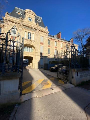 Apartmán Le Corbeau Et Le Homard, Un Vrai Havre De Paix Dijon Exteriér fotografie